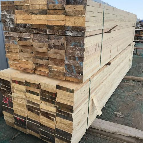 平顶山厂家供应建筑木方铁杉辐射工程木跳板工程工地用加厚板材
